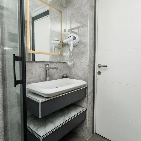 Apartament Besa *